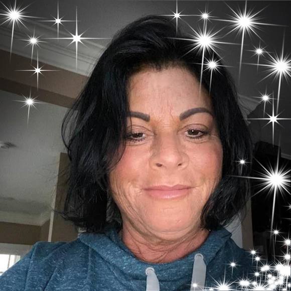 Profile Picture of Ellen Hogan (@ehogan1956) on Poshmark