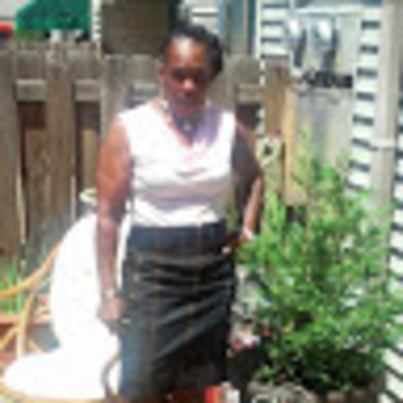 Profile Picture of Shirley Matthews (@shimatthews) on Poshmark