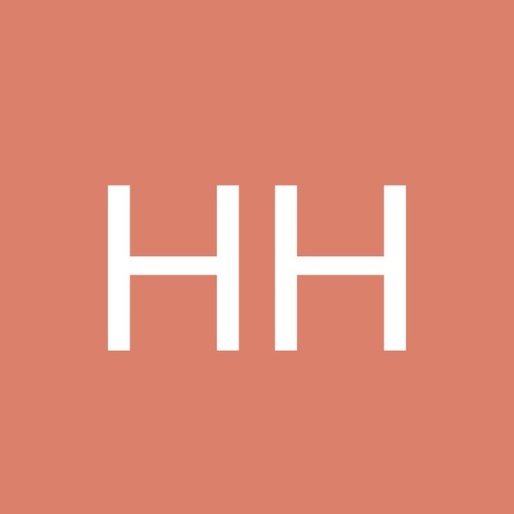 Profile Picture of Heather Hooks (@tigertails16) on Poshmark