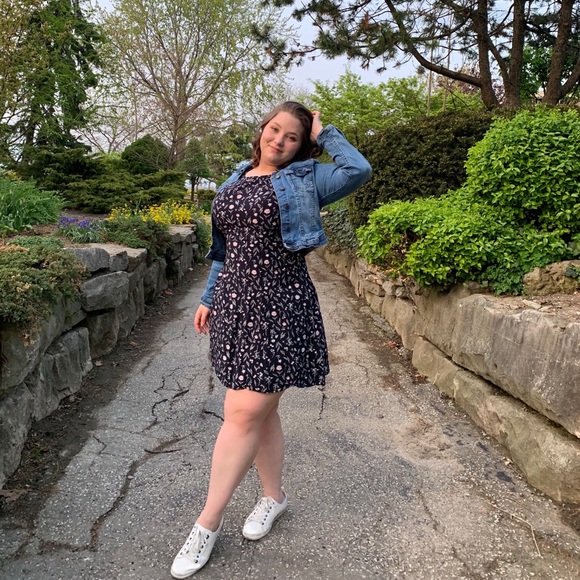 Profile Picture of Sophia Carlesimo (@scarlesimo) on Poshmark