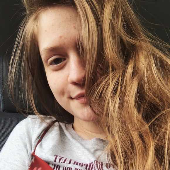 Profile Picture of Megan Fowler (@meg_shirley) on Poshmark