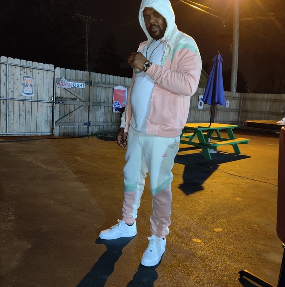 Profile Picture of Daniel Devine (@cowboi32) on Poshmark