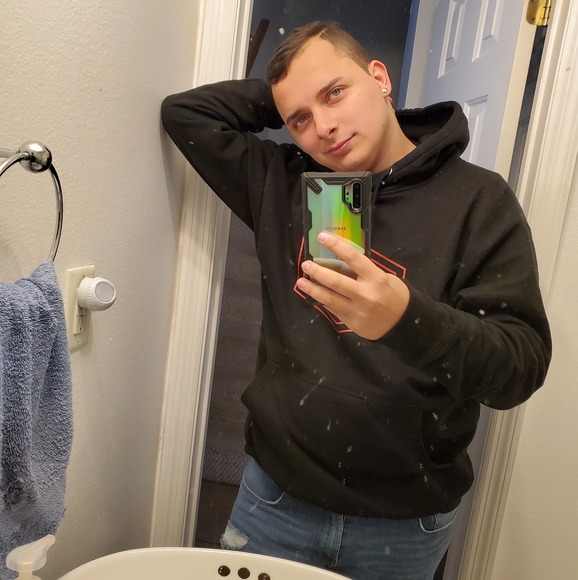 Zachary Rodriguez - Poshmark Profile Picture of Zachary Rodriguez (@zrod452000) on Poshmark