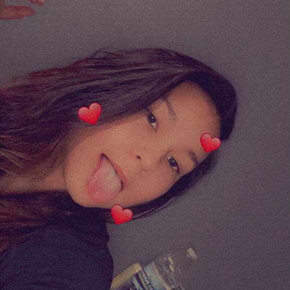 Profile Picture of Alysia Perez (@alysia042804) on Poshmark