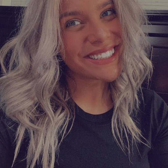 Profile Picture of Lorianne Heaton (@sisterheaton) on Poshmark