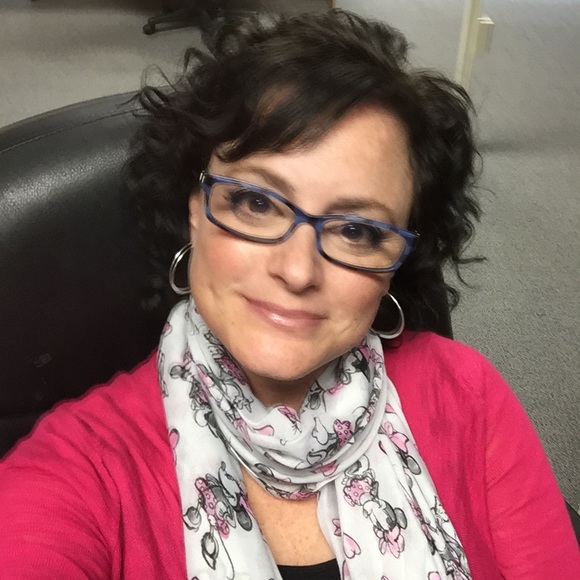 Profile Picture of Cindy Daggett (@cindydaggett) on Poshmark