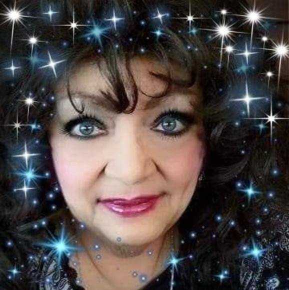 Bonnie Smistek - Poshmark Profile Picture of Bonnie Smistek (@bonnielsmistek) on Poshmark