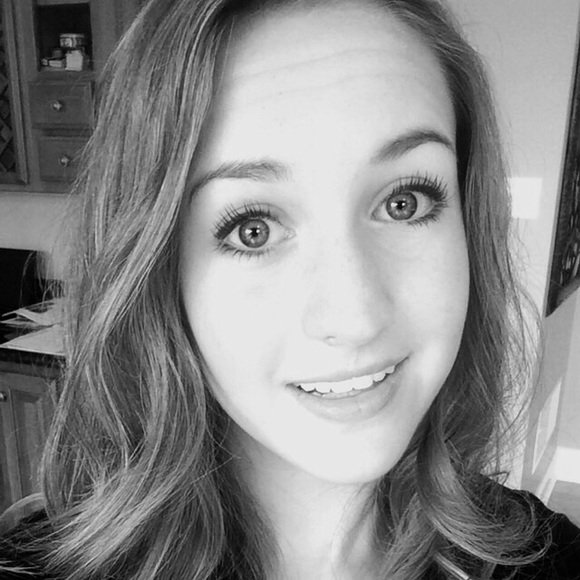 Profile Picture of Samantha Barta (@sbarta284284) on Poshmark