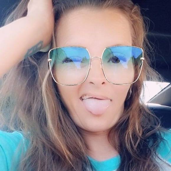 Profile Picture of Krissy Warren-forrester (@krisowar) on Poshmark