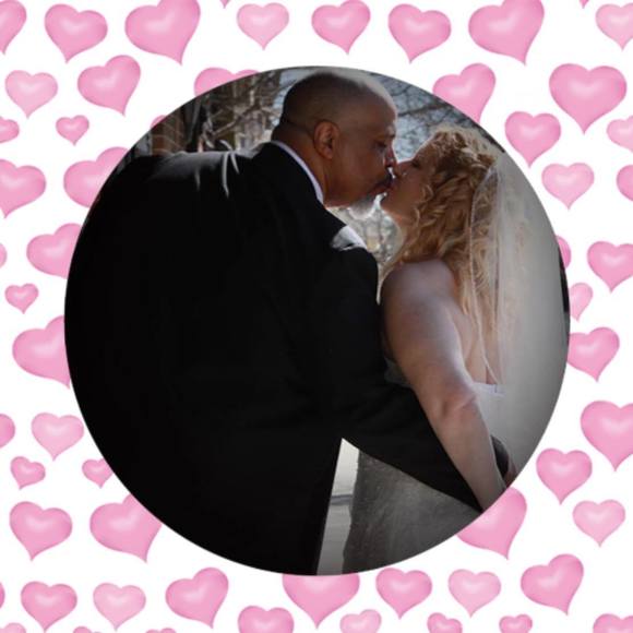 Profile Picture of Mary Barenz (@cupcake511) on Poshmark