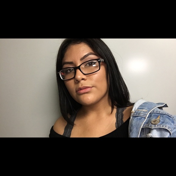 Lizbeth Aldape - Poshmark Profile Picture of Lizbeth Aldape (@lizbethaldape) on Poshmark