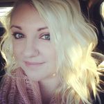 Profile Picture of Whitney Shaver (@makeupwineandweims) on Instagram