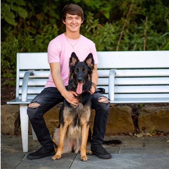 Profile Picture of David Boardley (@dboardley11) on Poshmark