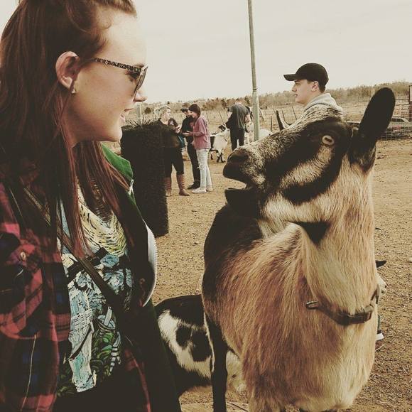 Profile Picture of Melanie Syhre (@melaniesyhre) on Poshmark