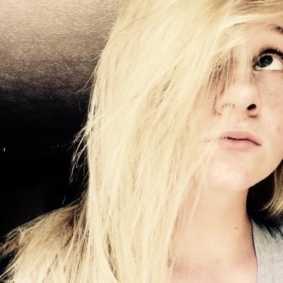 Profile Picture of Chloe Simons (@chlomorsim) on Twitter