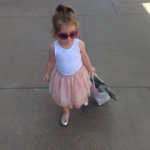 Profile Picture of Shelley Corrigan (@shelleyshell15) on Poshmark