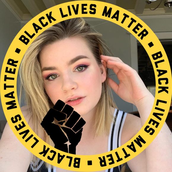 Profile Picture of Audrey Hannah (@simply_audrey98) on Poshmark