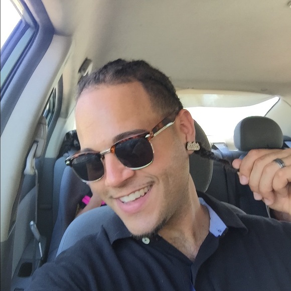 Peter Maldonado - Poshmark Profile Picture of Peter Maldonado (@petedarock777) on Poshmark