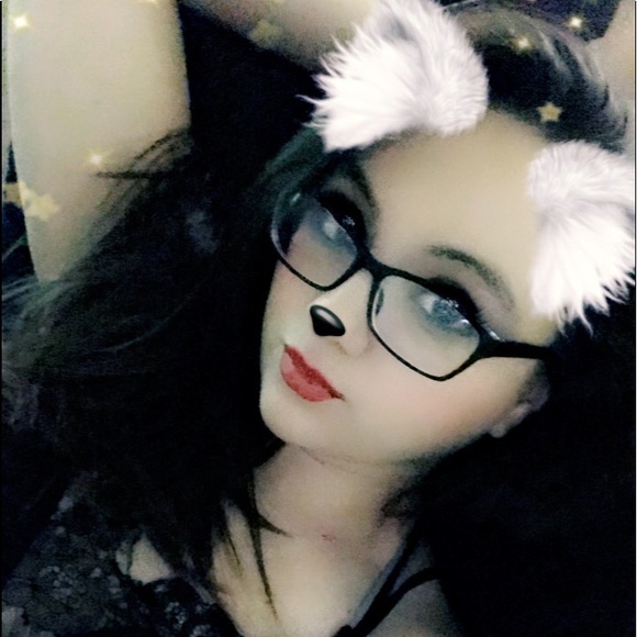 Profile Picture of April Lara (@jesvice896) on Poshmark