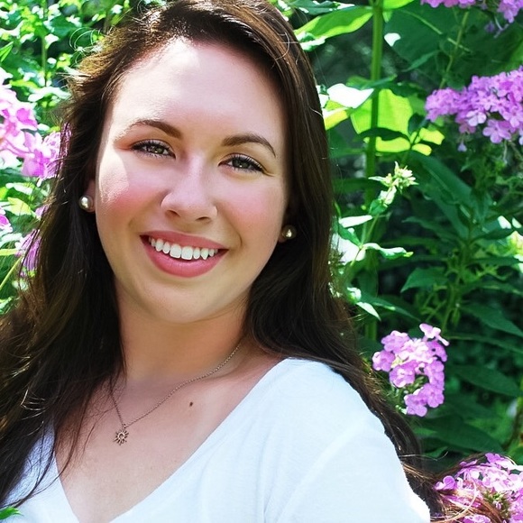 Profile Picture of Frankie Barrett (@frankieb825) on Poshmark