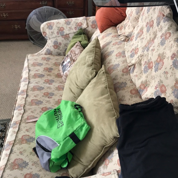 Profile Picture of Alice Miller (@alice25354) on Poshmark