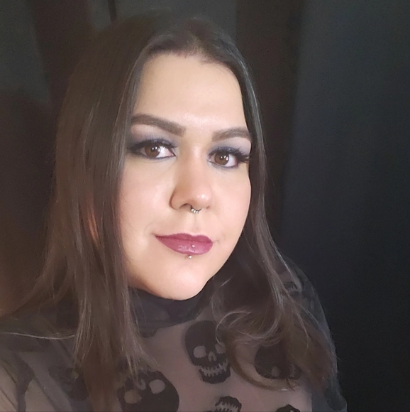 Profile Picture of Devan Armstrong (@livingdevgirl) on Poshmark