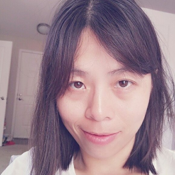 Profile Picture of Min Huang (@tohuangm) on Poshmark