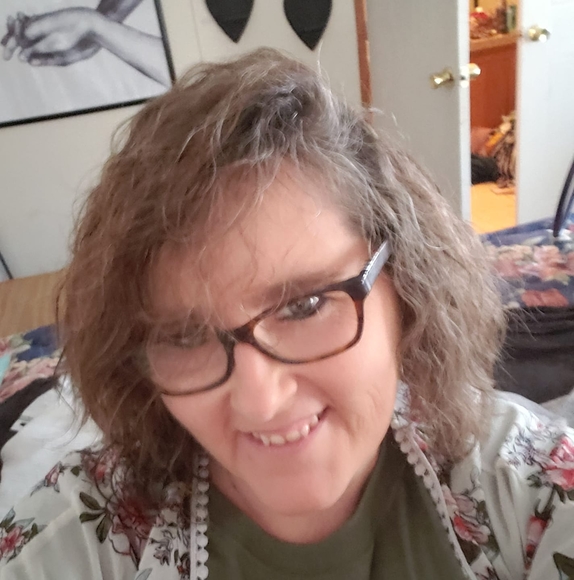 Profile Picture of Stephanie Fulps (@stephaniel1973) on Poshmark