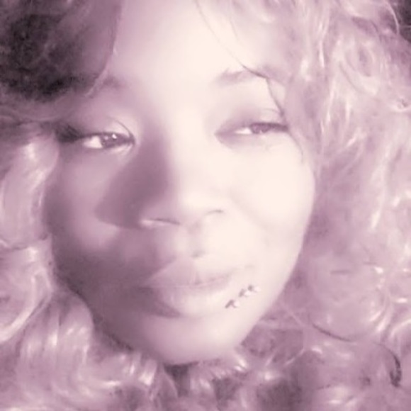 Profile Picture of Elenar White (@elenarwhite80) on Poshmark