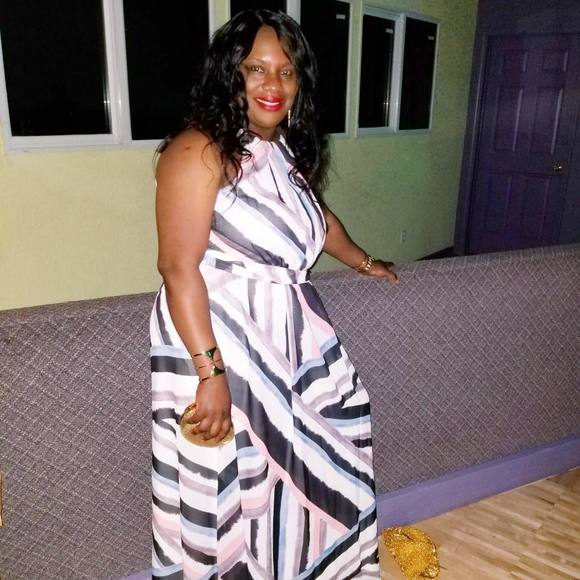 Profile Picture of Helen Barlay (@helenbarlay) on Poshmark