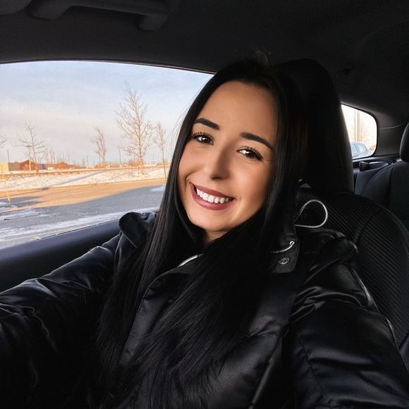 Profile Picture of Camille St-laurent (@camstlo) on Poshmark