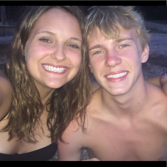 Profile Picture of Carley Freeman (@carleyray1892) on Poshmark