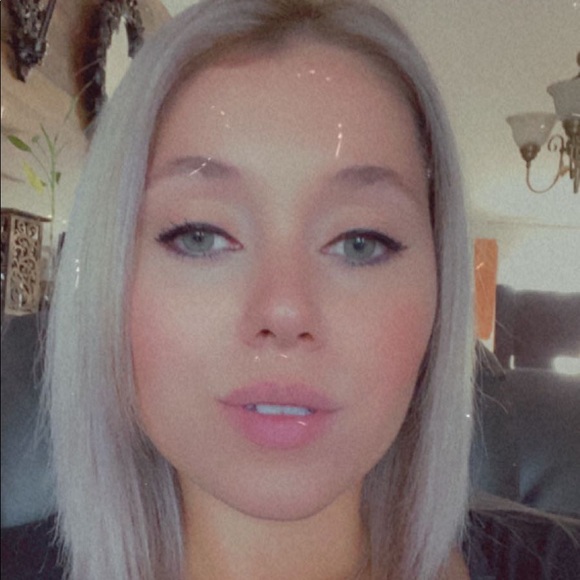 Profile Picture of Isabella Tiberio (@itiberio) on Poshmark