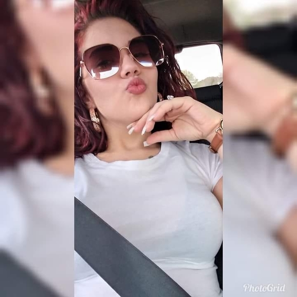Profile Picture of Nicolee Dunford (@nicoleedunford) on Poshmark