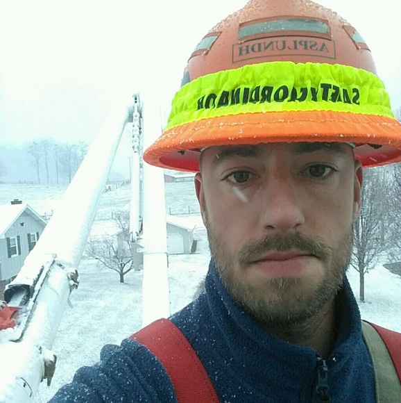Profile Picture of Travis Fields (@travisfields) on Poshmark