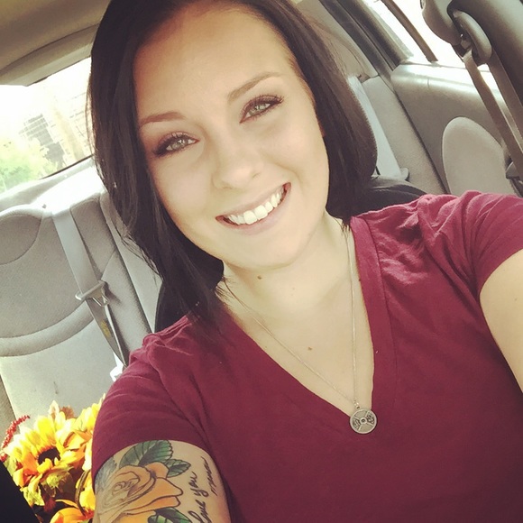 Profile Picture of Rayann Henderson (@rayannhenderson) on Poshmark