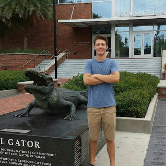 Profile Picture of James Dunbar (@devon03101998) on Poshmark