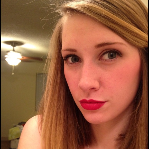 Profile Picture of Amber Soles (@jasoles) on Poshmark