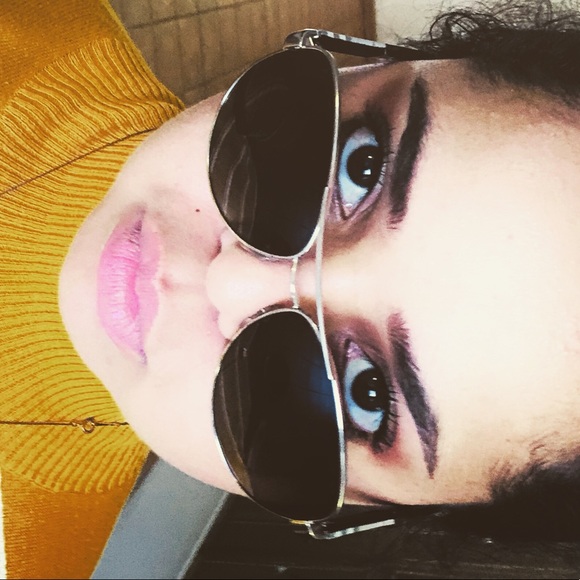 Profile Picture of Ondraya Romero (@ondromero) on Poshmark
