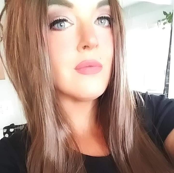 Profile Picture of Beth Dekeyser (@bethdekeyser3) on Poshmark