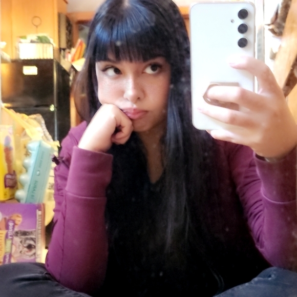 Profile Picture of Tylene G (@squ1dg1rl) on Poshmark