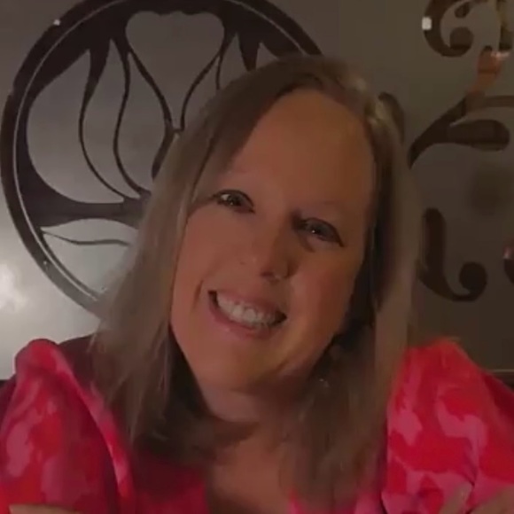 Profile Picture of Pamela Hatcher (@pamelahatche171) on Poshmark