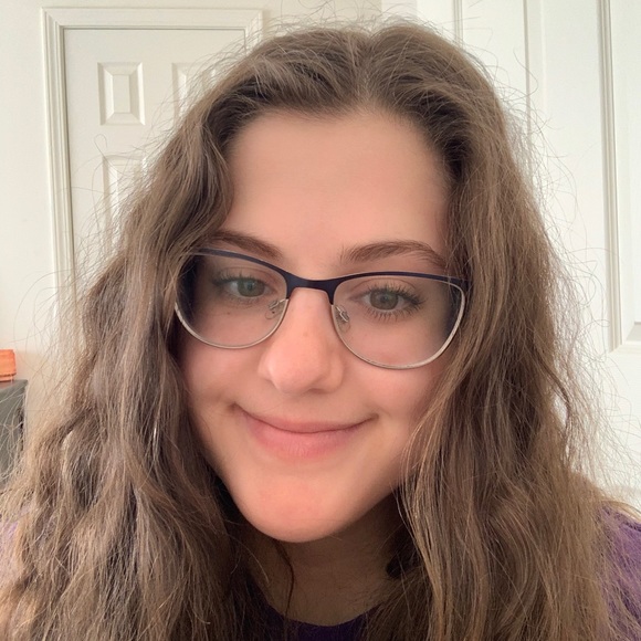 Profile Picture of Hayley Schopfer (@hayleyschopfer) on Poshmark