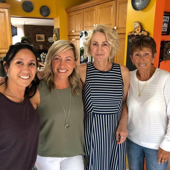 Profile Picture of Georgina Karbonik (@ginaleesnyder) on Poshmark