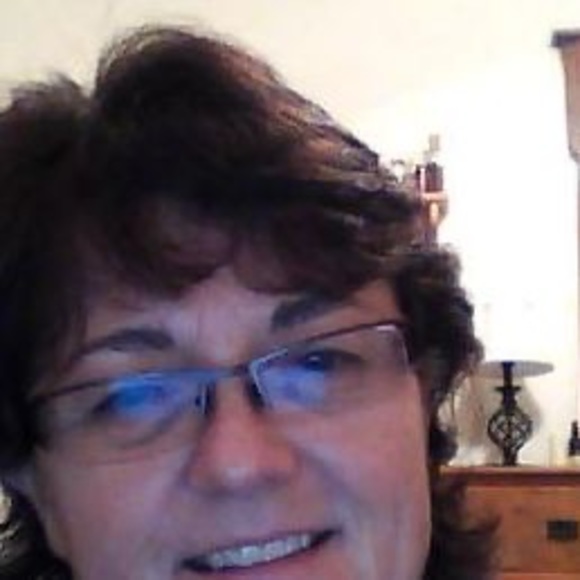 Profile Picture of Karen Malleck (@karenmalleck) on Poshmark