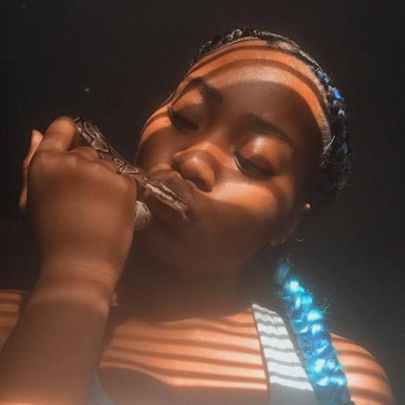 Profile Picture of Niah Niah (@simplyniah) on Poshmark