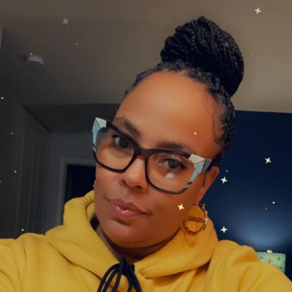 Profile Picture of Tamara Lemmon (@tamara1515) on Poshmark