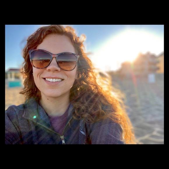 Profile Picture of Amber Bialorucki (@ahaggard21) on Poshmark