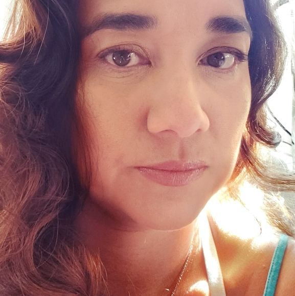 Melissa Siaotong - Poshmark Profile Picture of Melissa Siaotong (@mesai) on Poshmark