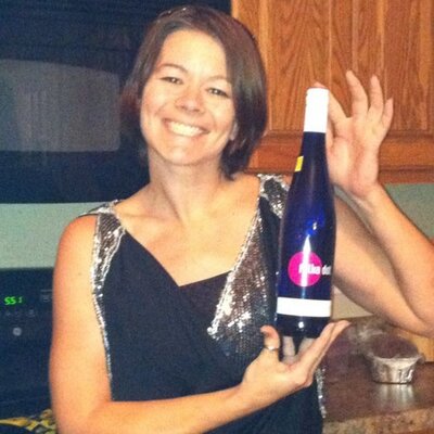 Profile Picture of Julia Cave (@jewels06161977) on Twitter